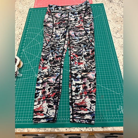 Lululemon Athletics Leggings Abstract Print Full Length Size 8 Athletic Yoga - Picture 6 of 9